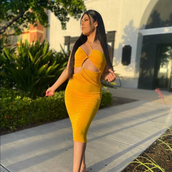 Cutout midi dress - Picture 3 of 9